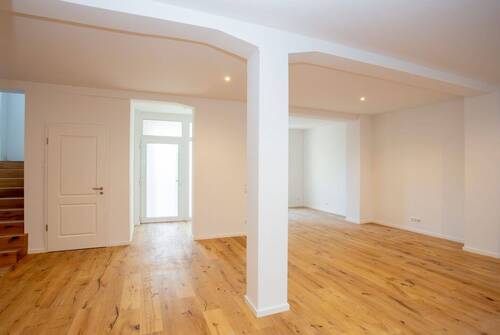 Wohnzimmer - 5 Zimmer Mehrfamilienhaus, Wohnhaus zum Kaufen in Kaiserslautern