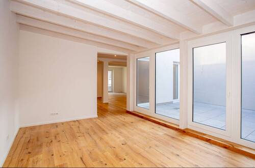 Küche m. Zugang zur Terrasse - 5 Zimmer Mehrfamilienhaus, Wohnhaus in Kaiserslautern