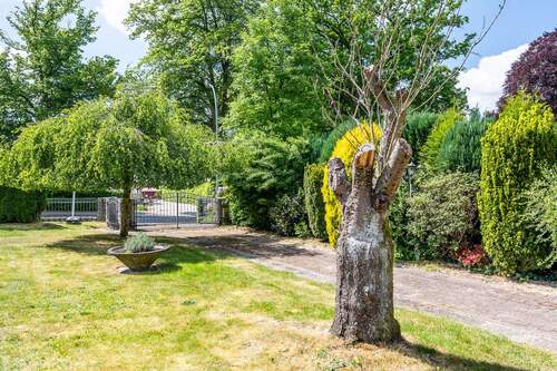 ZUfahrt - 9 Zimmer Einfamilienhaus in Wentorf bei Hamburg