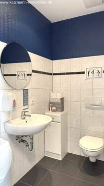 EG re. / Damen-WC (alle WC`s sind gleich ausgest.) - 