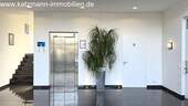 Eingangshalle - Aufzug / Behinderten-WC - 