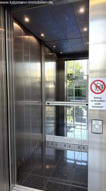 Aufzug (Umrüstung auf LED in 2025) - 