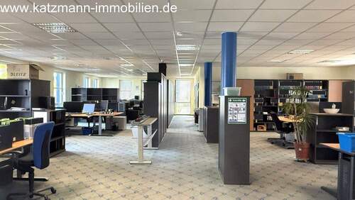 OG links - Großraumbüro für viele Arbeitsplätze - 