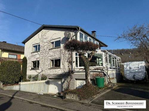 Bild 1 - Familienglück! Gepflegtes Ein-Zweifamilienhaus mit großem Wintergarten, Garten und Garagen in Westerburg!