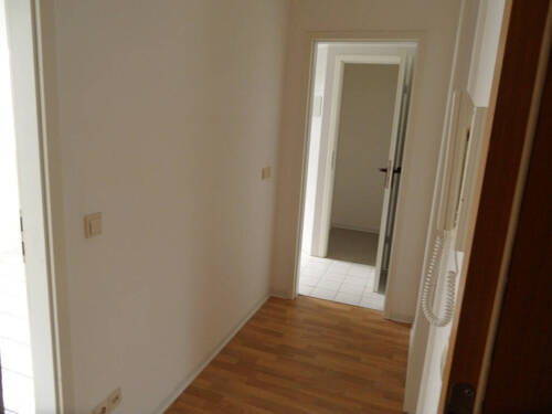 Flur - Etagenwohnung mit 53,90 m&sup2; in Halle (Saale) zur Miete