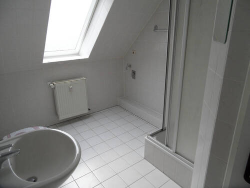 Bad mit Dusche - 