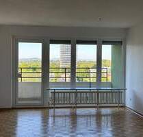 Bezugsfreie 3 12 - Zimmer-Wohnung im 8. OG mit 2 Balkonen - Lahr/Schwarzwald