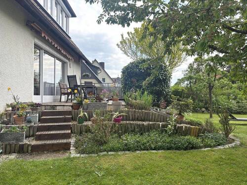 seitlicher Blick auf die Terrasse - 