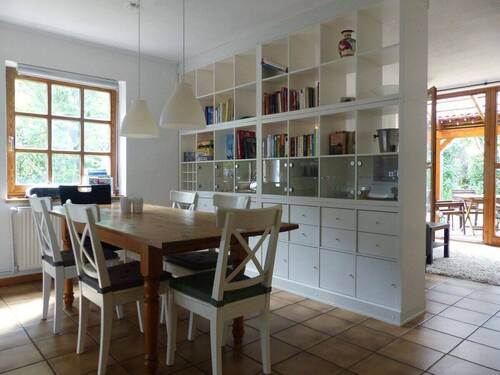 Esszimmer mit Blick Richtung Wohnzimmer - 