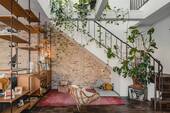 Treppe zur Galerie - 