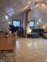 Wohnzimmer - Jetzt schnell sein! Voll ausgestattete 2-Zimmer Dachgeschoss-Wohnung