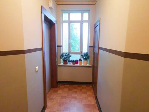 Hausflur mit Aufzug - 