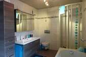 EFH Bad mit Wanne und Dusche OG - 