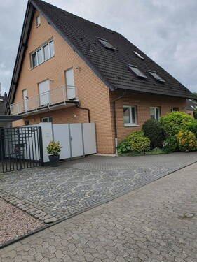Außenansicht zum Stichweg - Zweifamilienhaus in bevorzugter Wohnlage