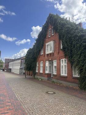 Haus von vorne - Vielseitig nutzbares HausMehrfamilienhaus in Top-Citylage von Kellinghusen