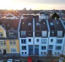 Rarität im Bonn-Beueler Combahnviertel: sehr großes Haus in Neubauqualität mit Garage