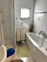 Bad mit Dusche und Wanne EG - 