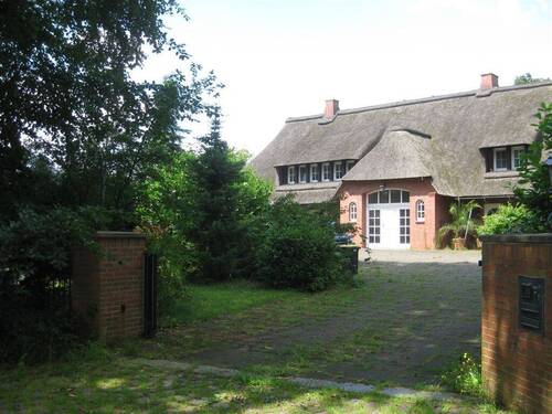 Zufahrt - 9 Zimmer Mehrfamilienhaus, Wohnhaus zum Kaufen in Oersdorf b. Kaltenkirchen