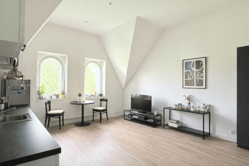 Wohnbereich - Saniertes und möbliertes 1,5-Zimmer-Apartment in zentraler Lage