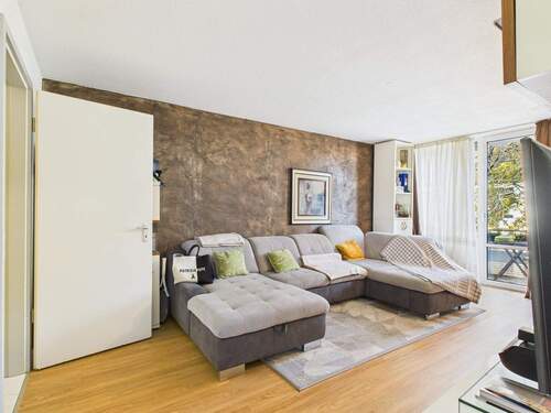 Wohnzimmer - 3 Zimmer Etagenwohnung zum Kaufen in München