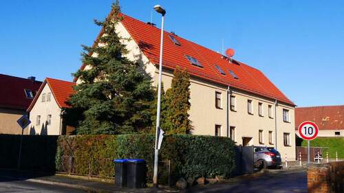 Hausansicht - AREAS: Gemütliche ETW mit großer Nutzfläche, bezugsfrei!