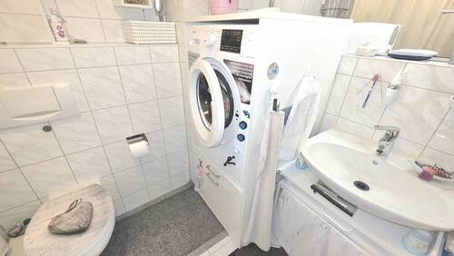 Bad mit Wanne u. WMA - 