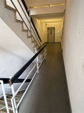 Gebäudeeingang - 3 Zimmer Etagenwohnung zum Kaufen in Ludwigshafen am Rhein