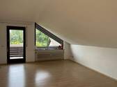 Wohnzimmer,rechte Seite - 2 Zimmer Etagenwohnung zur Miete in Mühlheim am Main