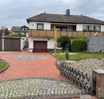 Einfamilienhaus (Fertighaus) in schöner und begehrter Lage in Reichensachsen mit großem Balkon und großem Grundstück, 3 Garagen - Wehretal