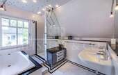 Vollbad mit sep. Dusche - 