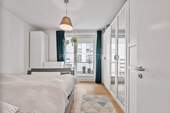 Schlafzimmer mit Zugang zur Loggia - 