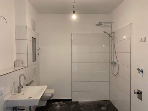 Saniertes Duschbad - 