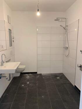 Saniertes Duschbad - 