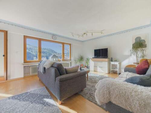 02 Wohnzimmer - 8 Zimmer Einfamilienhaus zum Kaufen in Tennenbronn / Tennenbronn