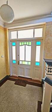 Wohnungseingangstür - Etagenwohnung mit 94,00 m&sup2; in Kiel-Friedrichsort zum Kaufen