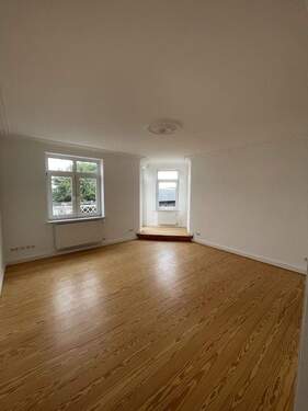 Wohnzimmer mit Erker - 