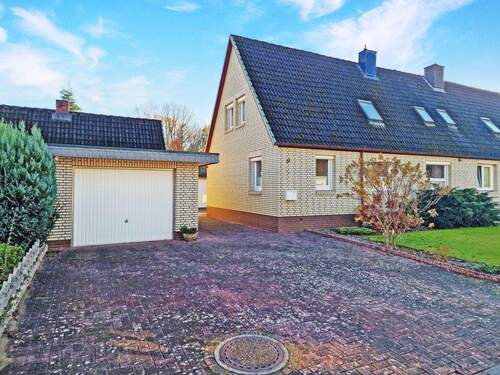 Auffahrt - 4 Zimmer Doppelhaushälfte in Wasbek