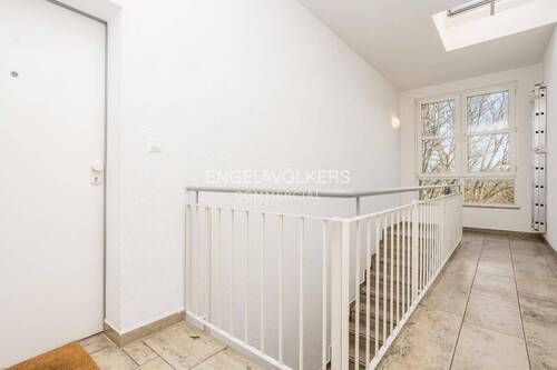 Treppenhaus - Einfamilienhaus zum Kaufen in Berlin