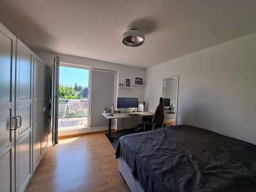 Helles Schlafzimmer mit Balkon - Etagenwohnung mit 79,40 m² in Rellingen zur Miete