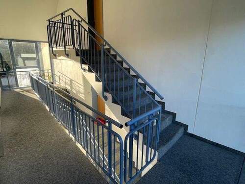 Treppenhaus - 2 Zimmer Etagenwohnung zur Miete in Thalheim/Erzgebirge