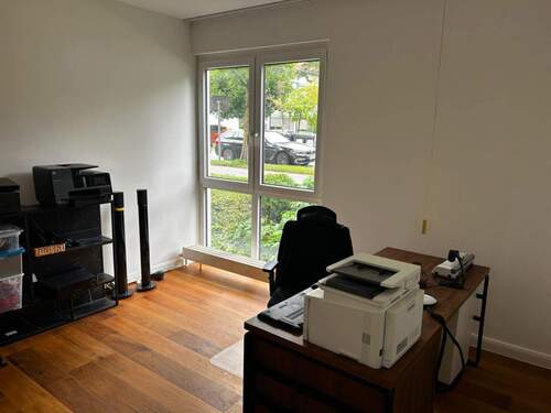 kleiner Büroraum - Oberhaching: Moderner Besprechungsraum im ruhigen IT-Büro sofort verfügbar