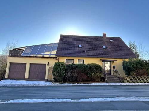 Außenansicht - 9 Zimmer Mehrfamilienhaus, Wohnhaus zum Kaufen in Kasendorf