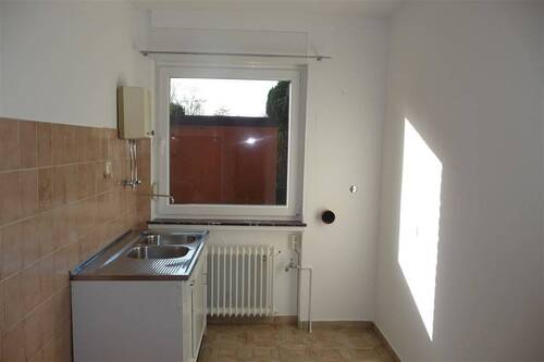 Hauswirtschaftraum mit Waschbecken - 