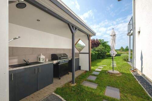 Outdoor Shower & Cooking - 