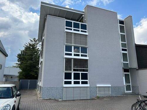 Hausansicht - Großzügige 1 Zimmer-Wohnung mit EBK in Mainz-Weisenau, nähe Uniklinik