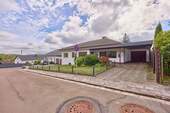 Straßenansicht - Bungalow mit 167,00 m² in Weilerbach zum Kaufen