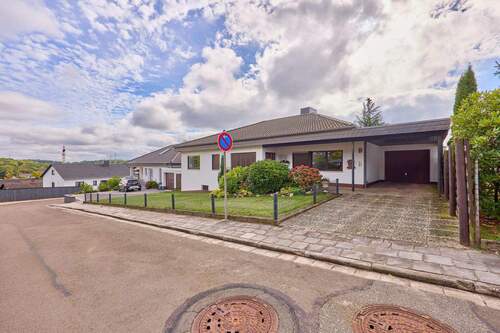 Straßenansicht - Bungalow mit 167,00 m² in Weilerbach zum Kaufen