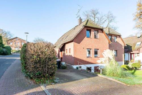 Straßenansicht - 4 Zimmer Doppelhaushälfte in Reinbek