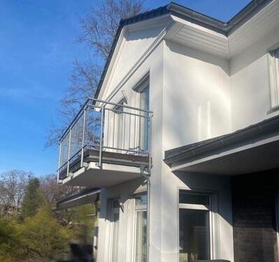 Seitenansicht mit Balkon can - 7 Zimmer Büro in Falkensee