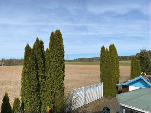 Aussicht ins Grüne vom Schlafzimmer aus - 